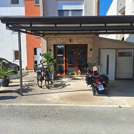 아파트 Pakua - Relax 로비니